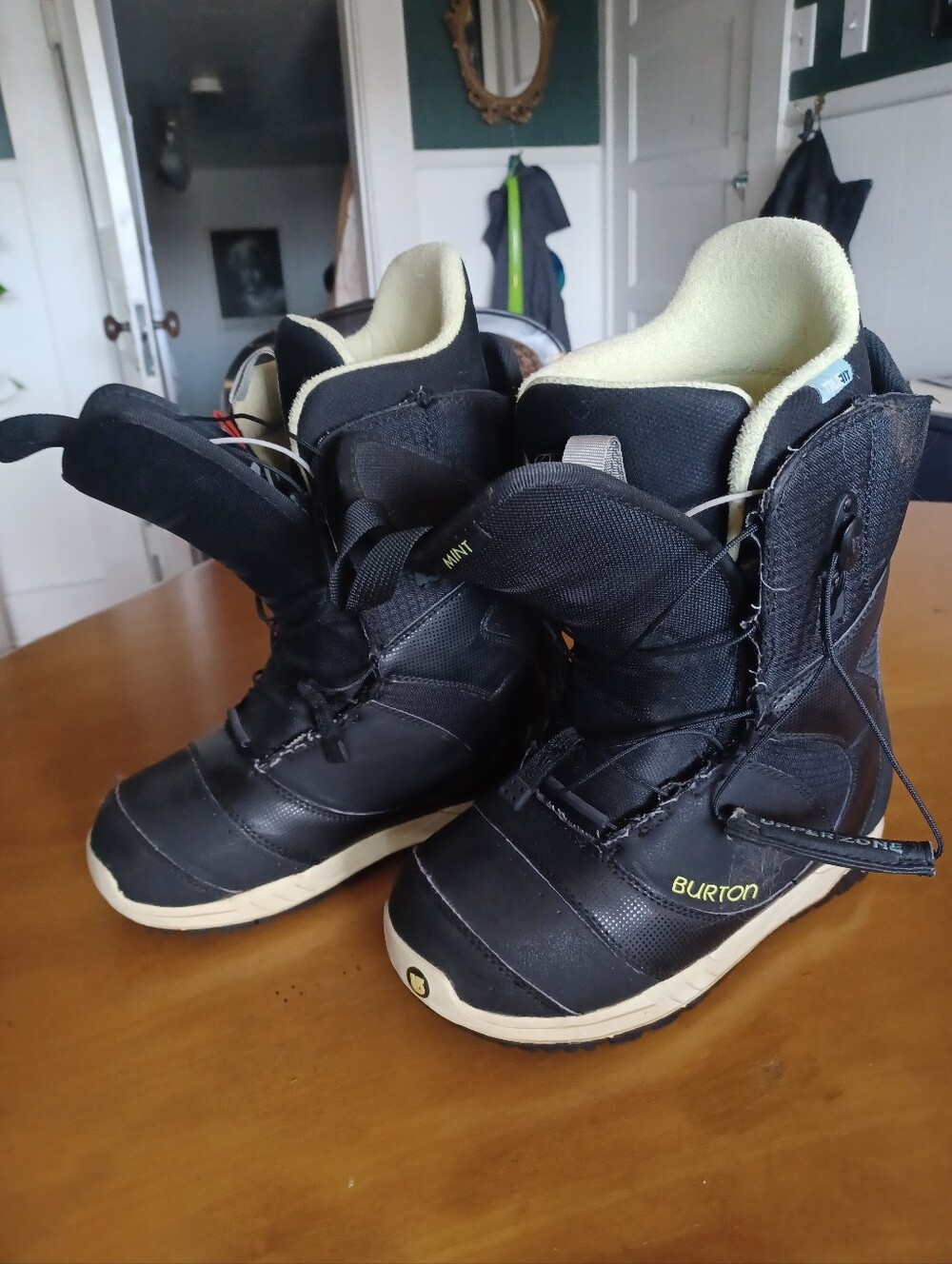Women's Mint's Burton snowboarding boots